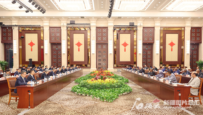 马兴瑞艾尔肯·吐尼亚孜会见阿盟代表团一行 马兴瑞艾尔肯·吐尼亚孜会见阿盟代表团一行