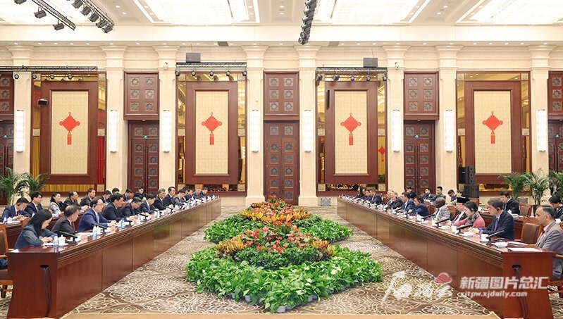马兴瑞会见部分国家驻华总领事 马兴瑞会见部分国家驻华总领事