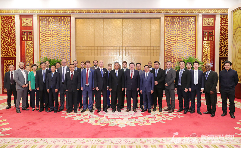 马兴瑞艾尔肯·吐尼亚孜会见在华外国工商界代表团一行 马兴瑞艾尔肯·吐尼亚孜会见在华外国工商界代表团一行