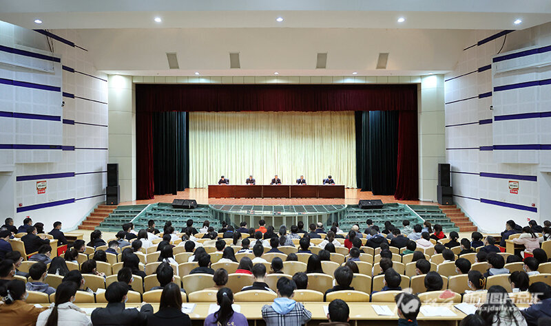 马兴瑞在新疆大学讲授思政课时强调 认真学习领会新时代党的治疆方略 在建设美好新疆中绽放青春风采 马兴瑞在新疆大学讲授思政课时强调 认真学习领会新时代党的治疆方略 在建设美好新疆中绽放青春风采