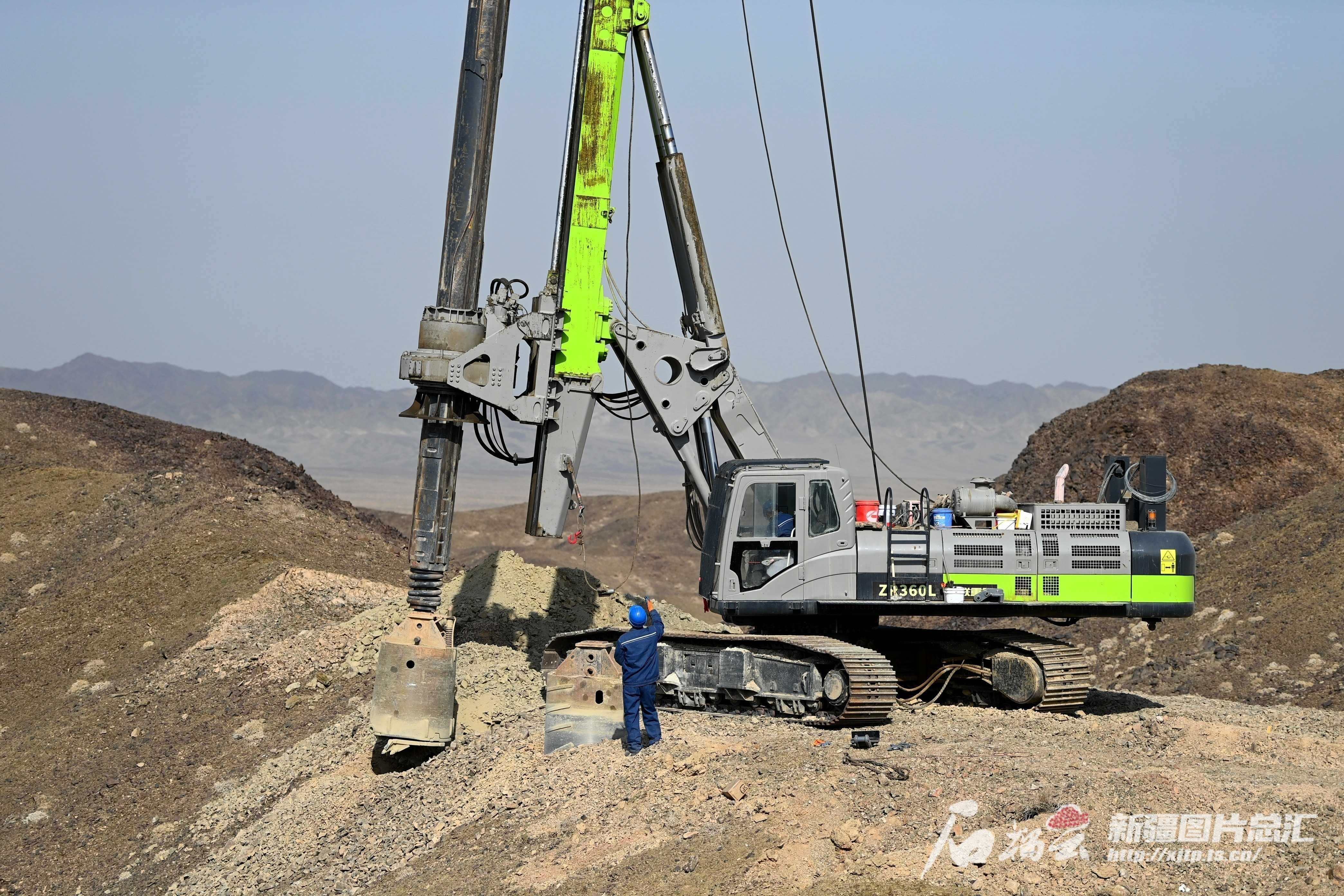 新疆超特高压电网10个续建工程全面复工 新疆超特高压电网10个续建工程全面复工