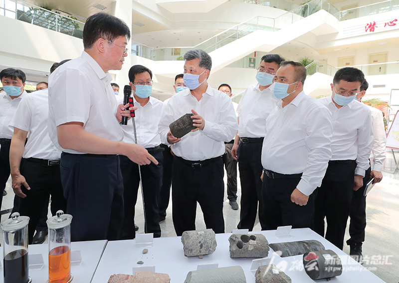 马兴瑞在克拉玛依调研油气产业发展时强调 牢记嘱托 勇于担当 全力推动新疆油气产业高质量发展 马兴瑞在克拉玛依调研油气产业发展时强调 牢记嘱托 勇于担当 全力推动新疆油气产业高质量发展
