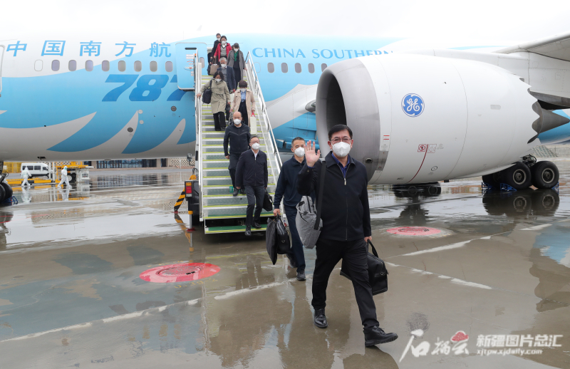 我区出席党的二十大代表圆满完成各项任务返疆 我区出席党的二十大代表圆满完成各项任务返疆