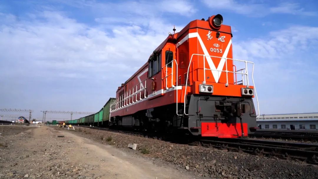 上半年阿拉山口铁路口岸进出口货运量超700万吨
