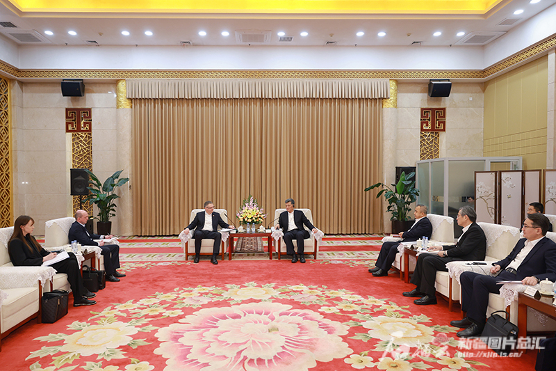 马兴瑞艾尔肯·吐尼亚孜会见白俄罗斯驻华大使切尔维亚科夫