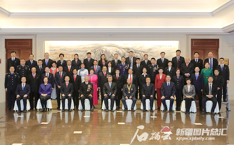 第七届自治区道德模范表彰大会在乌召开 第七届自治区道德模范表彰大会在乌召开