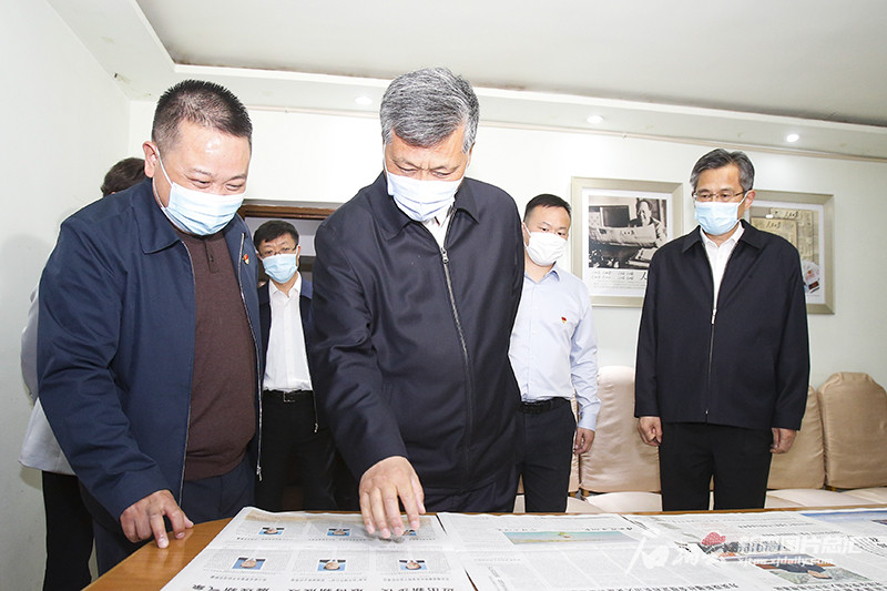 马兴瑞在部分中央驻疆媒体走访调研