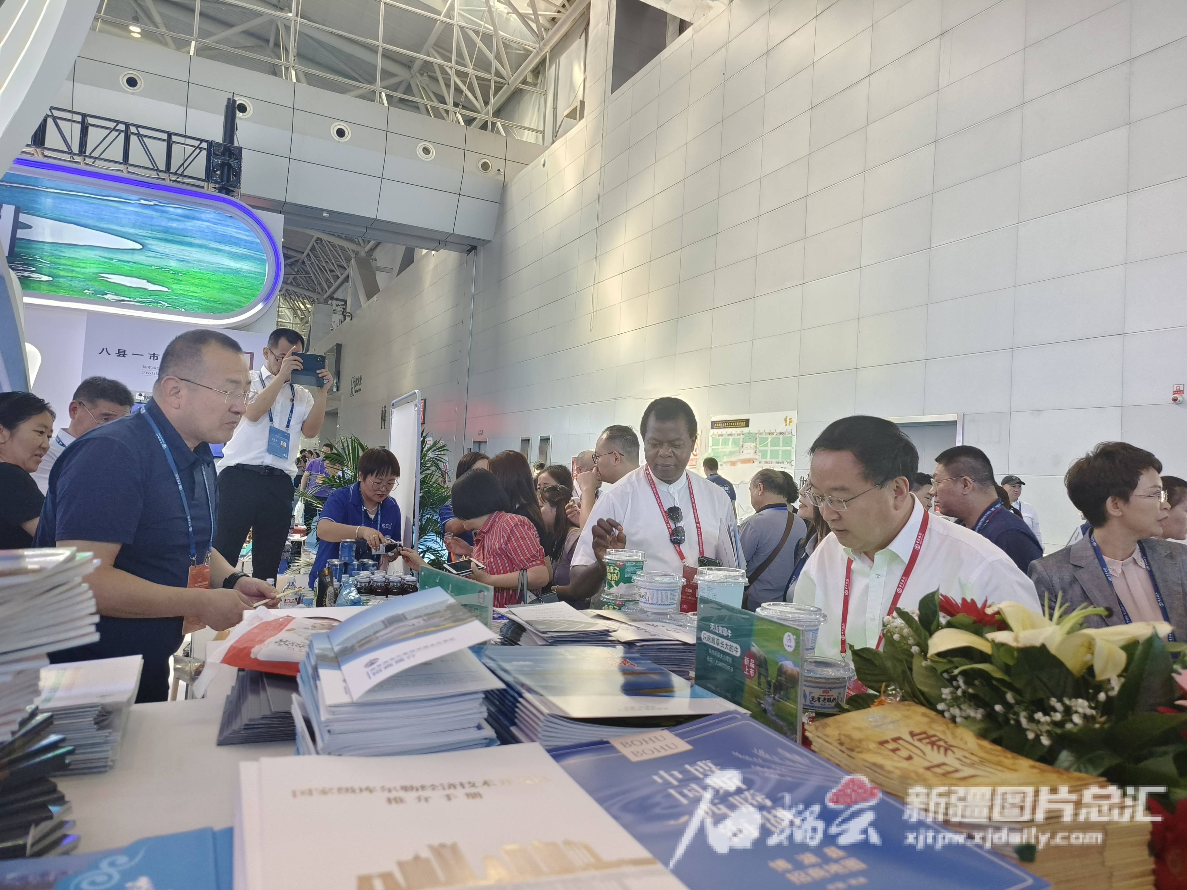 2023商博会签约超5000亿元 同时创下多个商博会“之最” 2023商博会签约超5000亿元 同时创下多个商博会“之最”