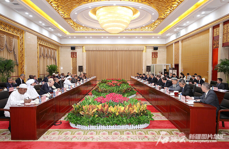 马兴瑞艾尔肯·吐尼亚孜会见伊斯兰合作组织代表团一行 马兴瑞艾尔肯·吐尼亚孜会见伊斯兰合作组织代表团一行