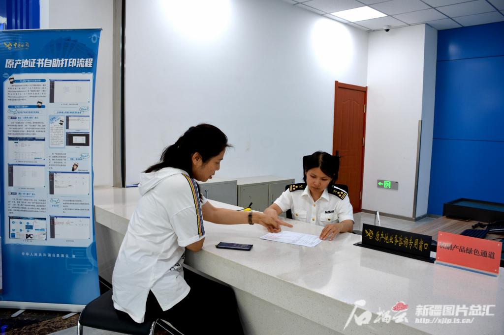 上半年新疆外贸进出口总值超2200亿元 同比增长48.4% 上半年新疆外贸进出口总值超2200亿元 同比增长48.4%