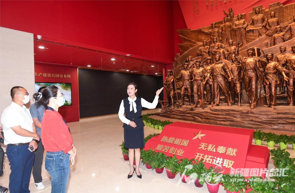 推进文化自信自强 铸就社会主义文化新辉煌——新疆各族干部群众热议党的二十大报告 推进文化自信自强 铸就社会主义文化新辉煌——新疆各族干部群众热议党的二十大报告
