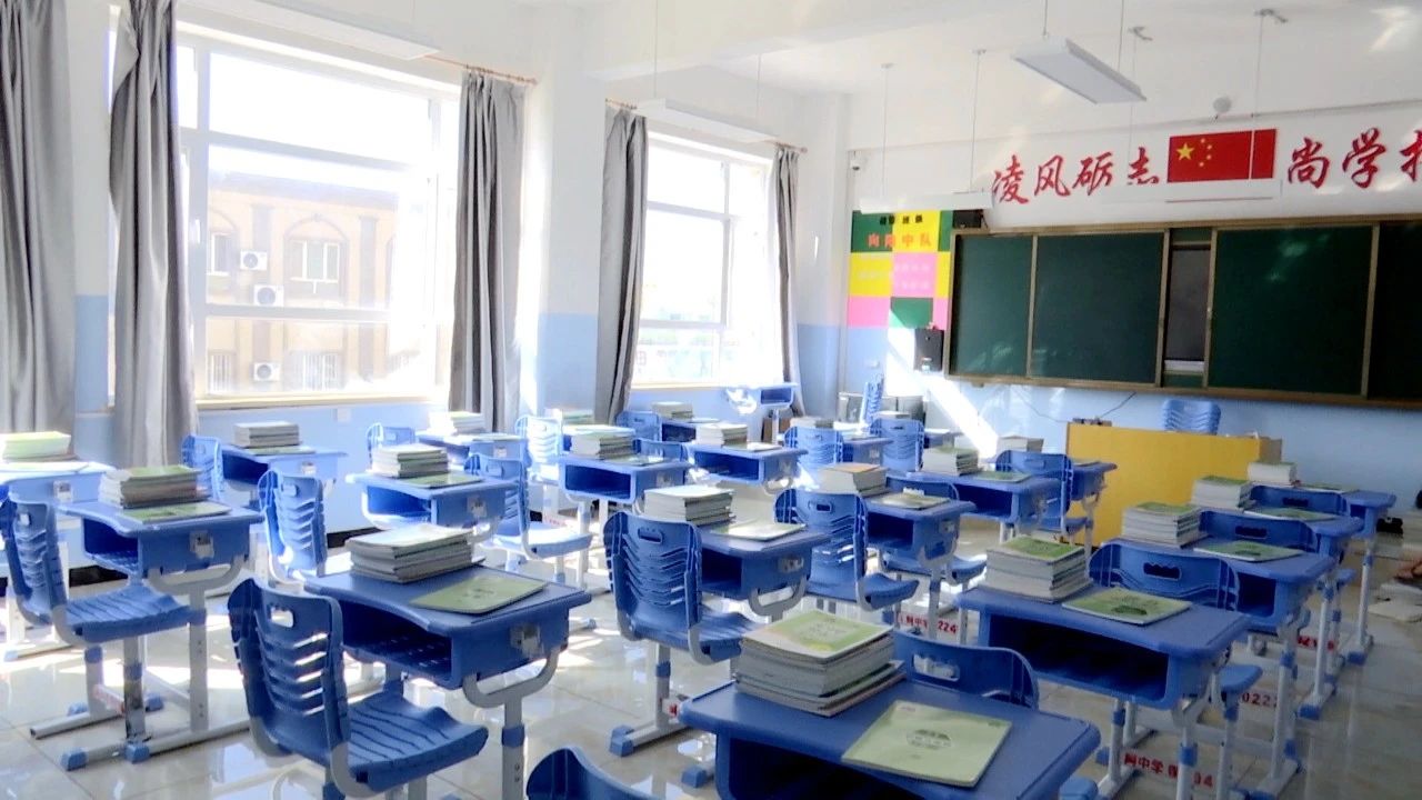 阿拉山口市中学学生有序返校上好开学第一课