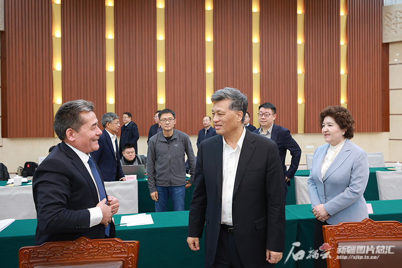 马兴瑞听取领衔督办人大代表建议办理情况汇报并与民营企业家交流 马兴瑞听取领衔督办人大代表建议办理情况汇报并与民营企业家交流