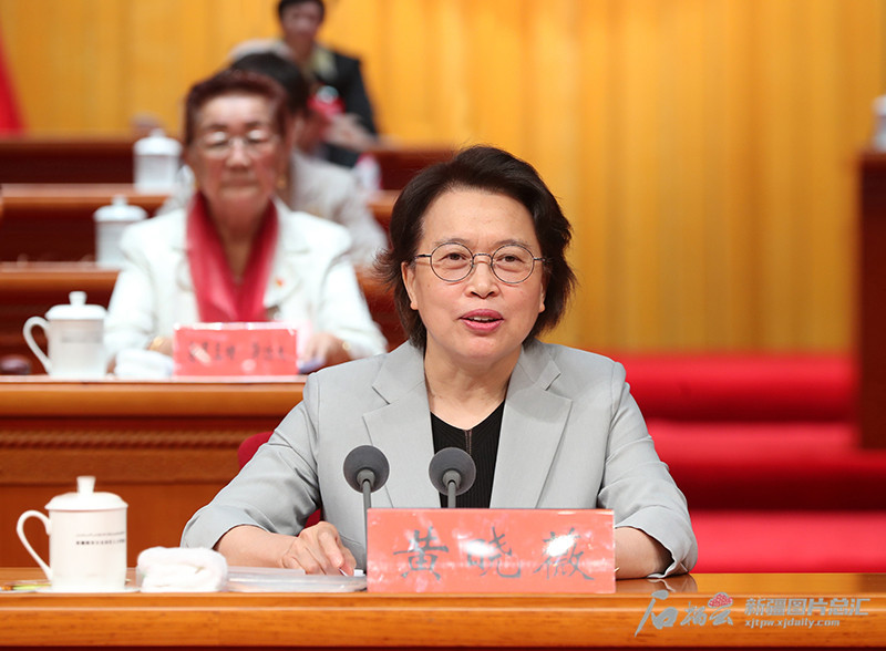 自治区妇女第十二次代表大会开幕