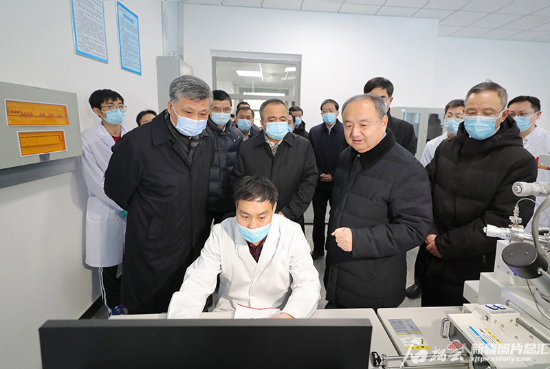 马兴瑞在新疆大学和新疆天山职业技术大学调研时强调 坚持正确方向提升办学育人质量 努力培养更多高水平复合型人才