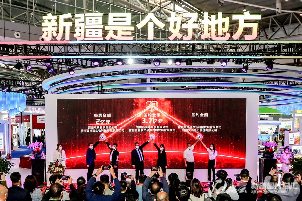 第七届中国—亚欧博览会落幕 签约金额过万亿元 创下多个“之最” 第七届中国—亚欧博览会落幕 签约金额过万亿元 创下多个“之最”