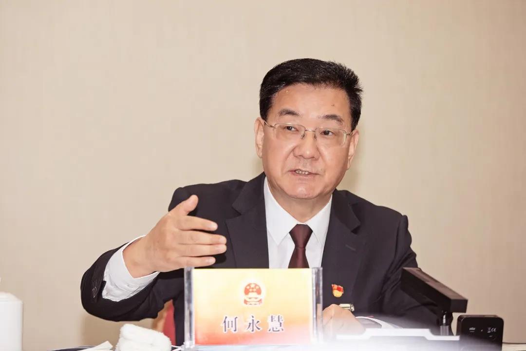 聚焦两会何永慧参加阿拉山口市代表团审议