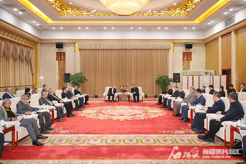 马兴瑞艾尔肯·吐尼亚孜会见有关国家智库学者和媒体人士代表团 马兴瑞艾尔肯·吐尼亚孜会见有关国家智库学者和媒体人士代表团