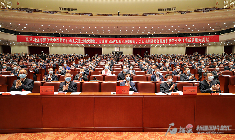 中国共产党新疆生产建设兵团第八次代表大会开幕