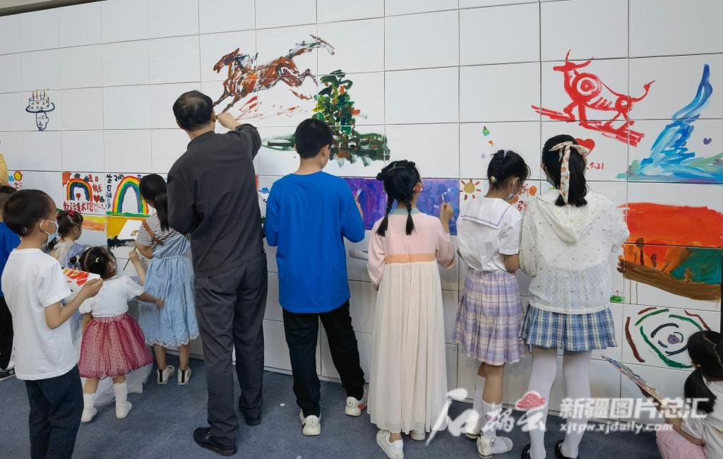 推进文化自信自强 铸就社会主义文化新辉煌——新疆各族干部群众热议党的二十大报告 推进文化自信自强 铸就社会主义文化新辉煌——新疆各族干部群众热议党的二十大报告