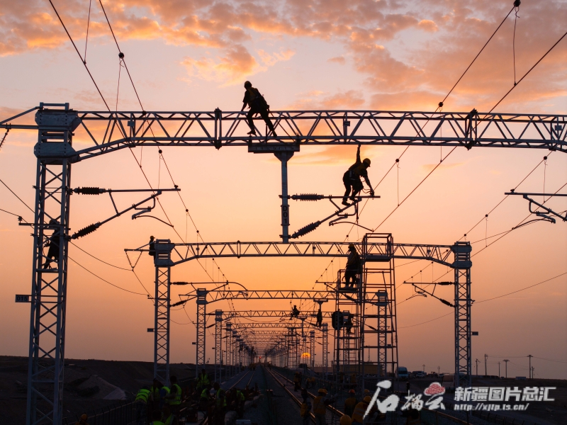 格库铁路（新疆段）扩能改造电气化工程全面完成