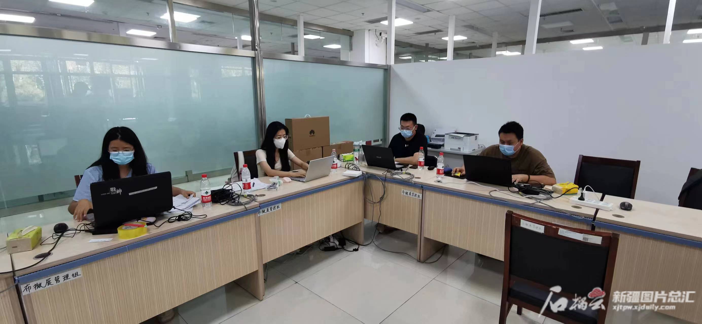 关注第七届中国—亚欧博览会|47家疆外企业的特装展位搭建材料运抵会展中心 关注第七届中国—亚欧博览会|47家疆外企业的特装展位搭建材料运抵会展中心