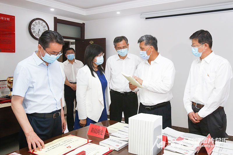 马兴瑞在新疆社科院自治区文联社科联走访调研时强调 坚持守正创新 培根铸魂 为建设新时代中国特色社会主义新疆凝聚强大力量 马兴瑞在新疆社科院自治区文联社科联走访调研时强调 坚持守正创新 培根铸魂 为建设新时代中国特色社会主义新疆凝聚强大力量