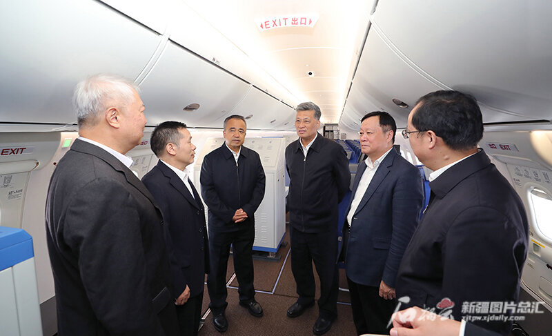 马兴瑞艾尔肯·吐尼亚孜会见中国商飞新疆演示飞行团队一行 马兴瑞艾尔肯·吐尼亚孜会见中国商飞新疆演示飞行团队一行