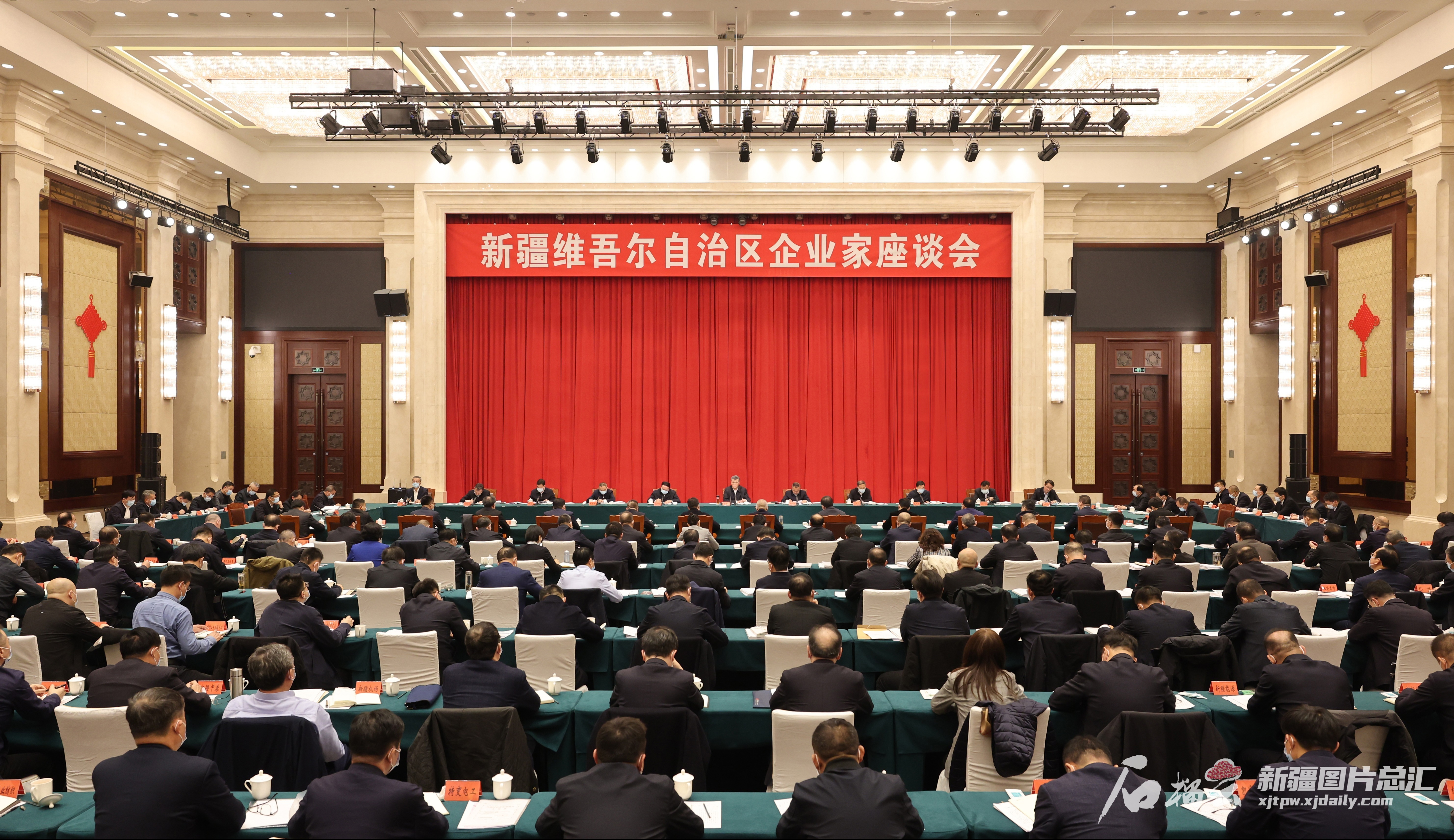 自治区企业家座谈会召开 优化营商环境激发市场活力促进企业发展 为推进中国式现代化的新疆实践注入强大动力 自治区企业家座谈会召开 优化营商环境激发市场活力促进企业发展 为推进中国式现代化的新疆实践注入强大动力