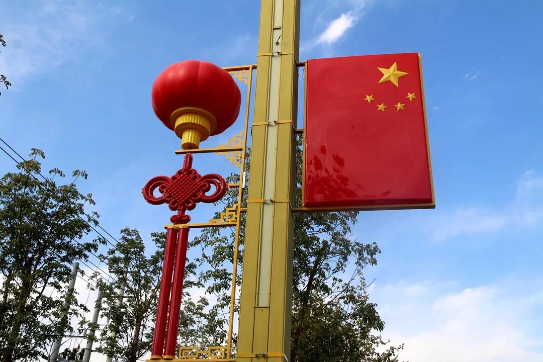国庆特辑张灯结彩迎国庆处处洋溢中国红
