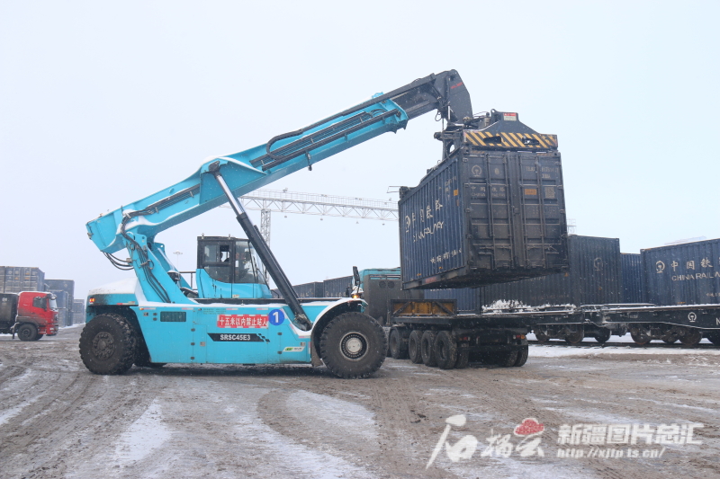 新疆铁路2024年货运发送量达2.37亿吨 新疆铁路2024年货运发送量达2.37亿吨