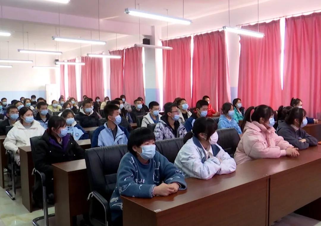 阿拉山口市中学举行劲牌阳光班开班仪式