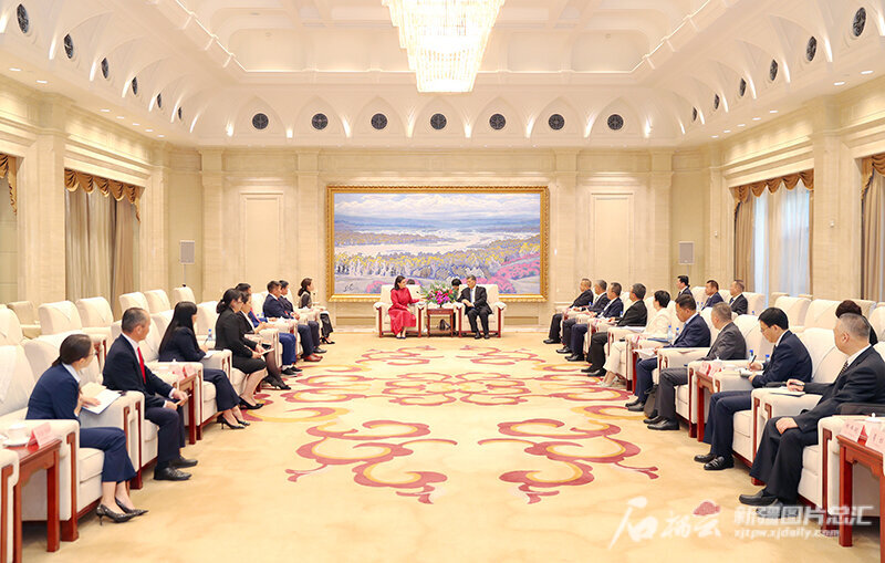 马兴瑞艾尔肯·吐尼亚孜会见蒙古国科布多省省长包勒尔玛一行